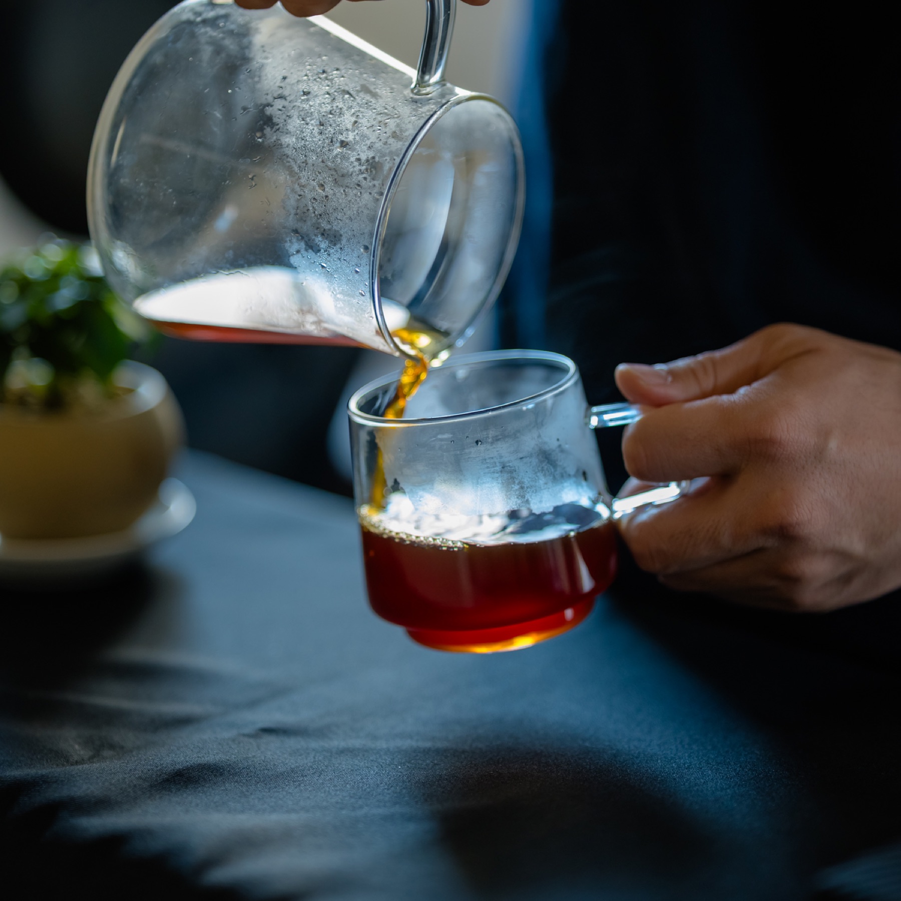 コーヒーの甘みと余韻を感じるカップ