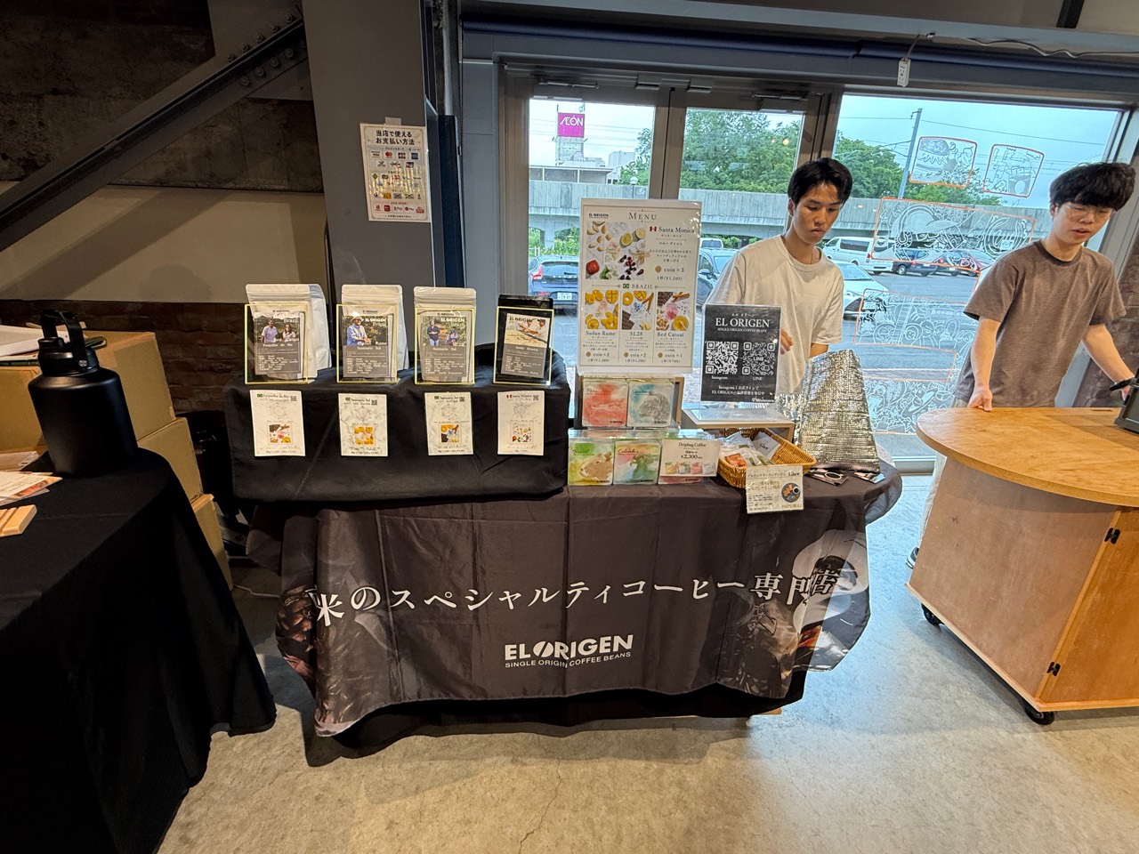 EL ORIGENのコーヒー豆とドリップバッグを並べたNorth Coffee Caravan in 江別の物販ブース